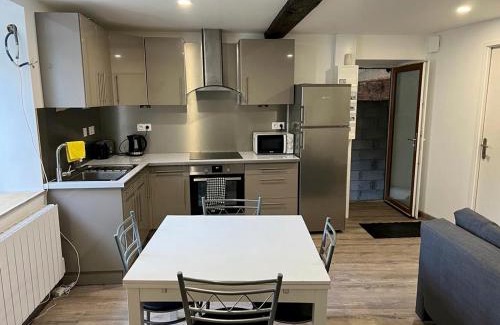 Pelussin Apartment | Convenient T3 Apartment Near Center and Shops