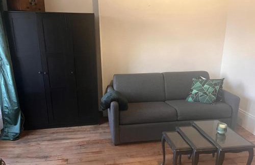 Vignerons Apartment | Elegant Bel Apt Near Châteaux de Vincennes, Family-Friendly