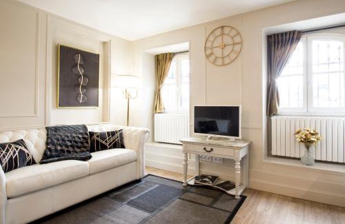 Carmes Apartment | Family-Friendly Renovated Apartment by the Garonne River