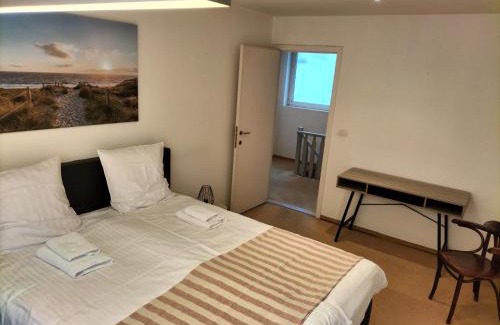 Ghent House | Charming Bel Etage Woning with Child-Friendly Amenities