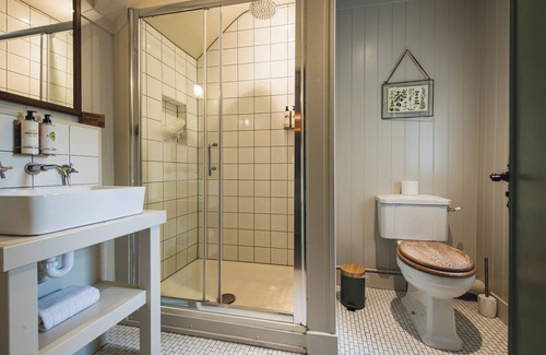 Odiham Hotel | Guest Rated 9.2: Bel & The Dragon Odiham with Dining Options