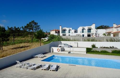 Salir do Porto Apartment | Inviting Bela Baïa: Oceanfront Oasis with Pool Access