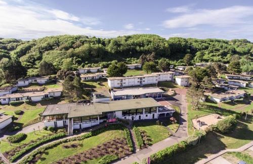Colleville-sur-Mer Hotel | Relaxing Oceanfront Retreat at Belambra Clubs Omaha Beach