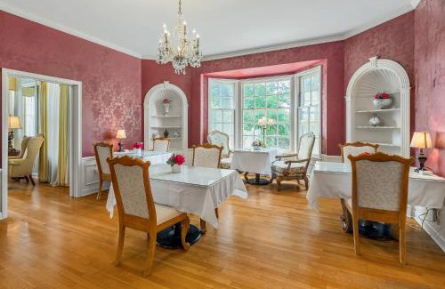 Fort Smith House | Enchanting Beland Mansion - Blooming Garden Suite Escape