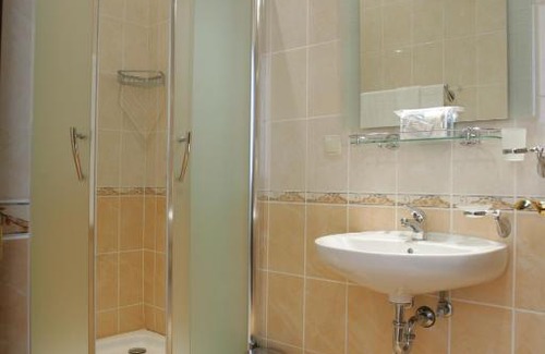 Tsentralnyy Resort | Belarus Health Resort: Relax by the Ocean with Pool Access