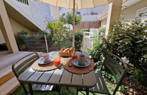 Bandol Apartment | Belazur: Family-Friendly Retreat by Beach and Port
