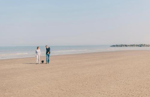 Westende House | Belcasa Sea House: Pet-Friendly Retreat with 9/10 Rating