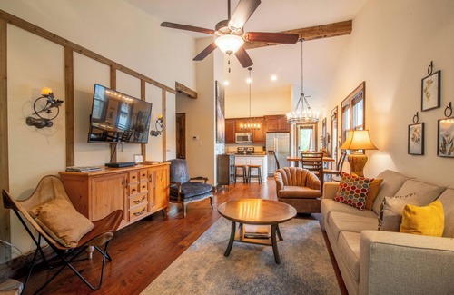 Cullowhee House | Belcher House - Upscale Townhome with Pool & Pet-Friendly Perks