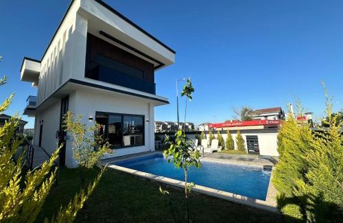 Belek Villa | Belek Emlak: Guest Rated 9/10 with Oceanfront Pool Access