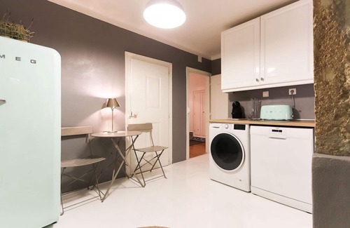 Belem Apartment | Discover Belem Prestige: Family-Friendly with Breakfast Included
