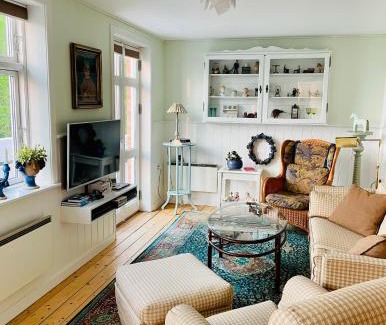 Bolshavn Apartment | Oceanfront Beletage: A 4-Star Stay with Scenic Views