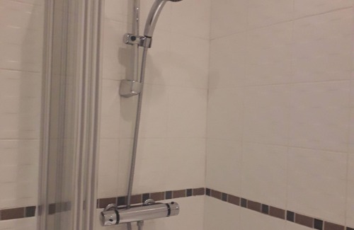 Belfast Apartment | Ideal Belfast Getaway with Breakfast and Secure Parking