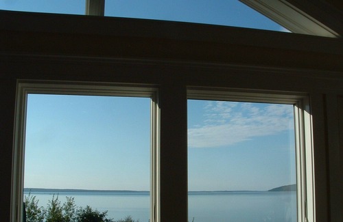 Belfast House | Belfast Beach House: Ocean Views & Family-Friendly Amenities