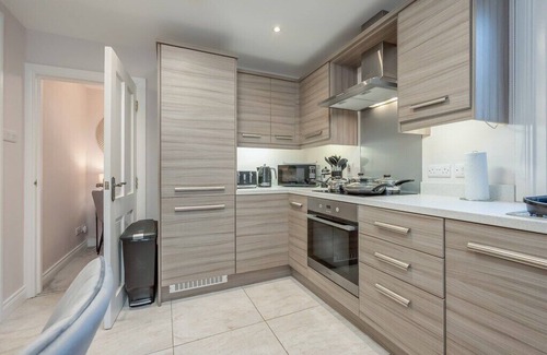 Belfast City Centre House | Modern Belfast City Centre Stay with Parking & Breakfast