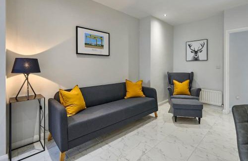 Queens Quarter House | Top-Rated Family-Friendly Stay at Windsor Townhouse, Belfast