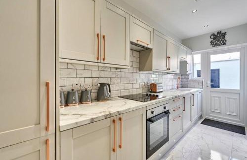 Queens Quarter House | Top-Rated Family-Friendly Stay at Windsor Townhouse, Belfast