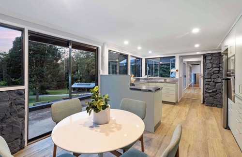 Conondale House | Belgowlah : Off Grid Peaceful Rural Escape for 6