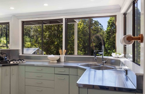 Conondale House | Belgowlah : Off Grid Peaceful Rural Escape for 6