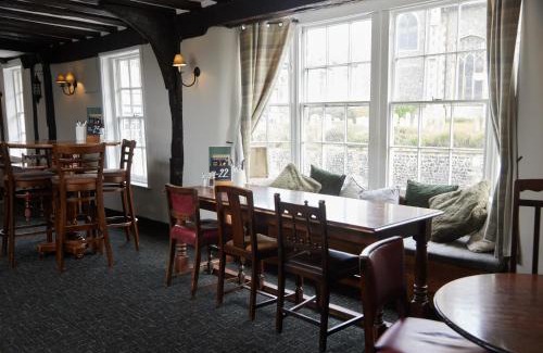 Thetford Hotel | Discover Bell by Greene King Inns: Pet-Friendly Comfort