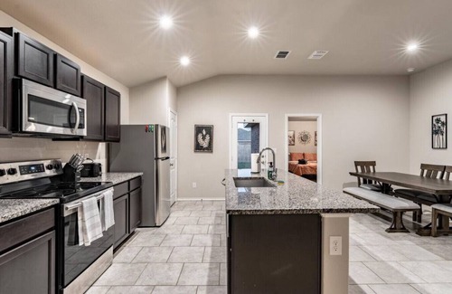 Lubbock House | Bell Farms Bungalow: Guest Rated 10/10 with Family Amenities