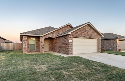 Lubbock House | Bell Farms Bungalow: Guest Rated 10/10 with Family Amenities