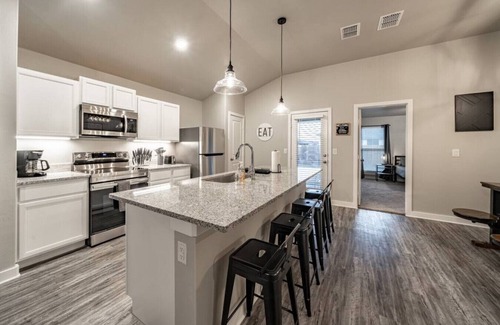 Lubbock House | Unforgettable Stay at Bell Farms Retreat - Pet Friendly & More