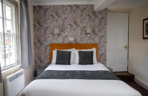 Tewkesbury Hotel | Relax at Bell Hotel with Family-Friendly Amenities