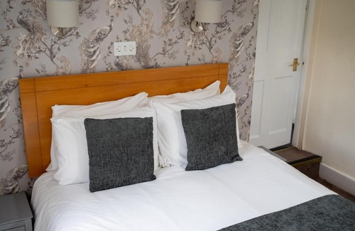 Tewkesbury Hotel | Relax at Bell Hotel with Family-Friendly Amenities