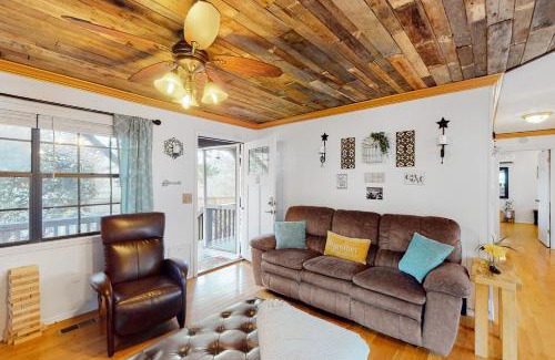 Morganton House | Bell House: Guest Rated 10/10 with Pool & Pet Friendly