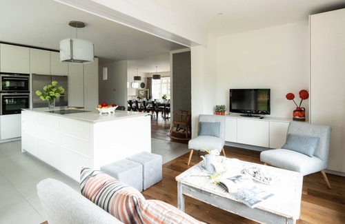 Birdham House | Experience Bell Lodge: Beachfront Retreat with Spa & Pool