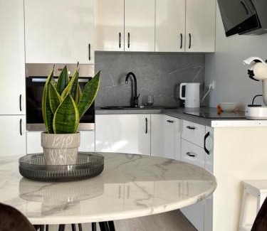 Plunge Apartment | Exceptional Stay at Bell Tower Apartment with Breakfast Included