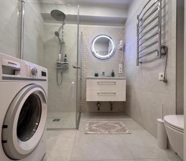 Plunge Apartment | Exceptional Stay at Bell Tower Apartment with Breakfast Included
