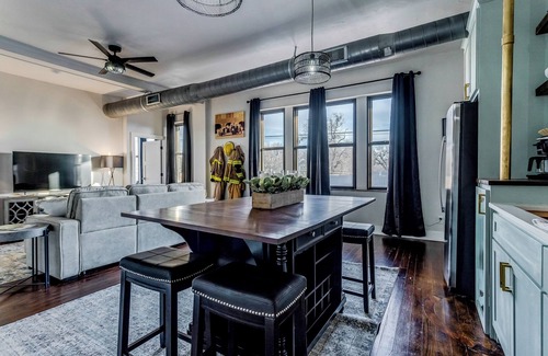 Gainesville Apartment | Bell Tower Loft - Firehouse 1918