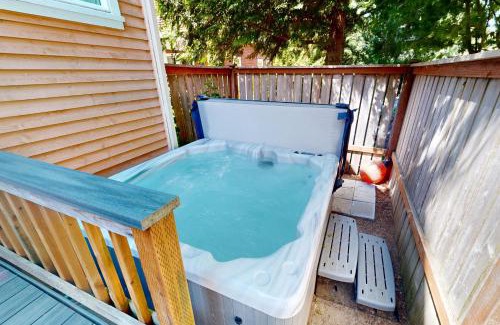 Lincoln Beach House | Pet-Friendly Bella Beach Home with Hot Tub & Perfect Reviews