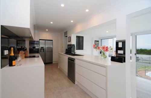 Vincentia House | Bella Blu: Oceanfront 3-Bedroom Retreat with Pool Access