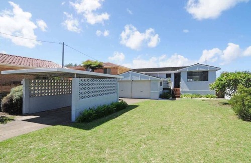 Vincentia House | Bella Blu: Oceanfront 3-Bedroom Retreat with Pool Access