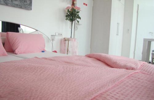 Langenargen Apartment | Family-Friendly Bella Casa: Rated 9/10 with Kitchen Amenities