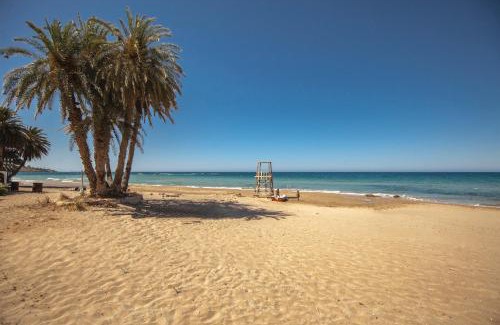 Stalida Apartment | Beachfront Bella Casa: 4-Star Stay with Ocean Views