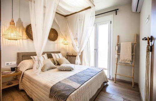 Stalida Apartment | Beachfront Bella Casa: 4-Star Stay with Ocean Views