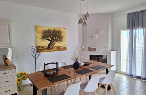 Pitsidia House | Discover Bella Casa Pitsidia with Breakfast & Family Comfort