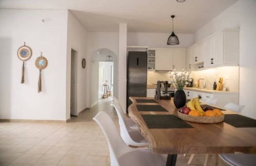 Pitsidia House | Discover Bella Casa Pitsidia with Breakfast & Family Comfort