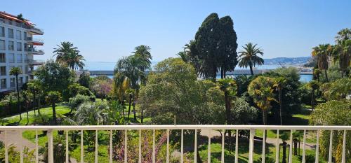 Lazaret Apartment | Discover Bella d'Azur: Family-Friendly 4-Star Retreat