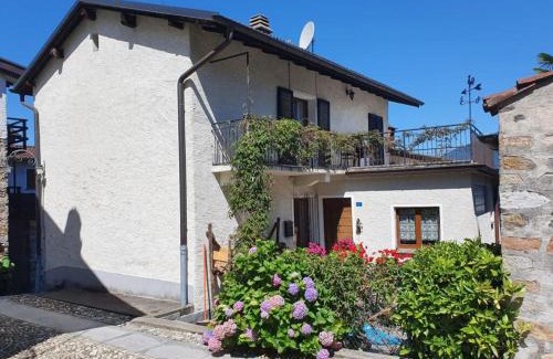 Vira House | Inviting Bella Fosano Casa: Pet-Friendly Retreat with Hot Tub