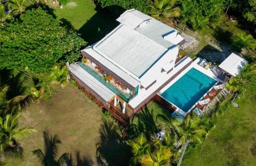 Gamboa Bed & Breakfast | Inviting Bella Gamboa Beach House with Oceanfront Bliss