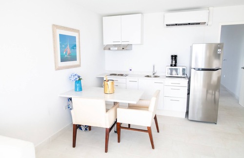 Pos Chiquito Villa | Beachfront Bella Horizonte: Top-Rated Oceanview Retreat