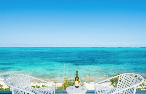 Pos Chiquito House | Beachfront Bella Horizonte: Family-Friendly Ocean Retreat