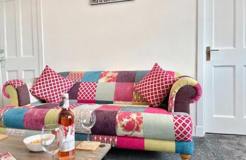 Cardonald Apartment | Discover Bella House: Family-Friendly Stay in Glasgow
