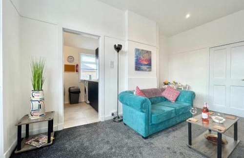 Cardonald Apartment | Discover Bella House: Family-Friendly Stay in Glasgow