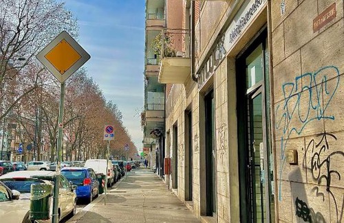 Parella Apartment | Bella House: Steps from Metro, Pet and Child Friendly Stay