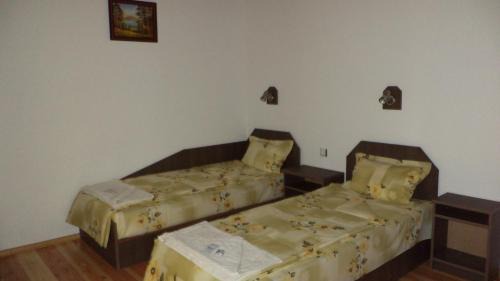 Hlevene House | Inviting Bella House: Oceanfront Pool & Top Guest Rating 9.9